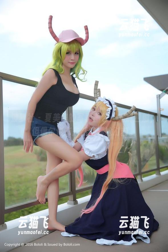 波萝社 - 夏美酱的写真图包：光辉四射，但偶尔也有忽然的尴尬时刻。