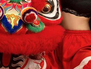 爱尤物 – 不靠圣光，王俪丁天使原图酱紫！就这现实与理想的反差让人捧腹。