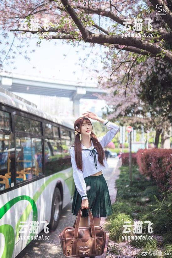 王羽杉，吊带背心让图集讨论的点变多了