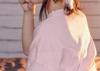 王胖胖u的校服翻身术：这是cos还是洪荒之力？原图见证奇迹！