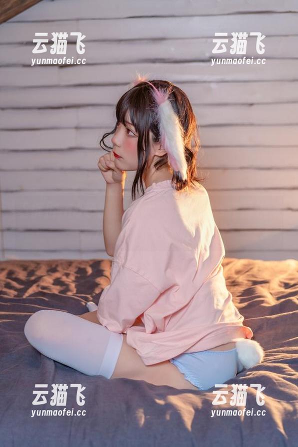 王胖胖u的校服翻身术：这是cos还是洪荒之力？原图见证奇迹！