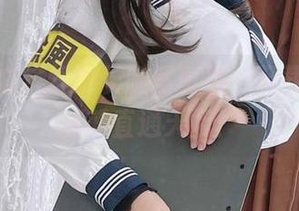 这就是白烨烨的长腿写真集，下载后仿佛腿部直通天际！