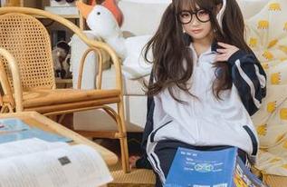 电子猫猫宠物在神沢永莉的照片里，萌化了多少心呢？
