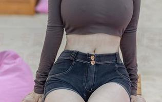 秀人网 – 专属Carol周妍希瑜伽套图：柔韧性与颜值并存的平衡术