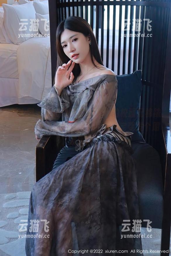 秀人网 - 被伍晓丽Shirley的校服配棉袜震撼了，这张图片，下载后一定要发个朋友圈啊！