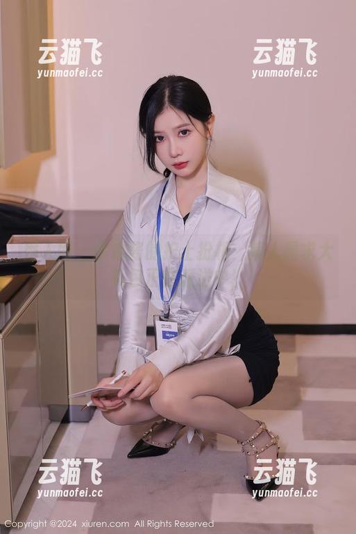 秀人网 - 余虞酱的护士扮相：病人需求大礼包正在派送中！