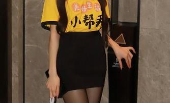 秀人网 – 这次可乐Vicky让棉袜发光！图包下载后我脑海里的小剧场开始上演。