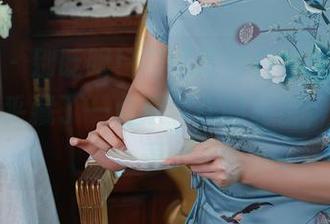 秀人网 – 别眨眼！可可芝的白色想象，作品中似乎藏了一点点雪花的私密，难以言表。