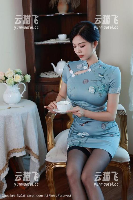 秀人网 - 别眨眼！可可芝的白色想象，作品中似乎藏了一点点雪花的私密，难以言表。