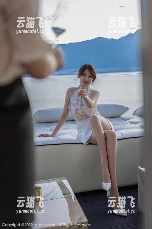 秀人网 - 不疯不成魔，子纯儿Annie的最新职业装图集，让我忍不住多看几眼。