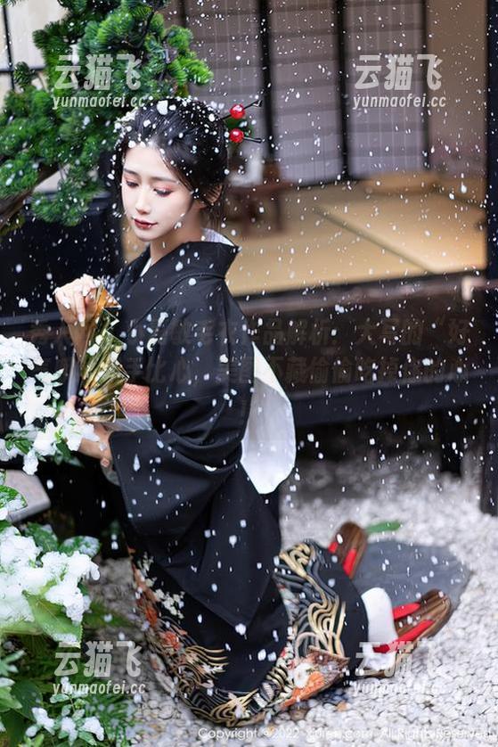 秀人网 - 小嘉敏毛衣作品解析：大写的“好气哦”双手比心，美图不藏偷偷吃掉你的心！