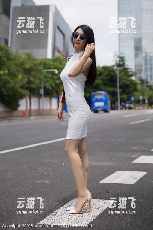 秀人网-拍黄瓜girl 秀人网 - 拍黄瓜girl的内衣写真精选:轻松引发丰富联想,不说你也懂的那种。