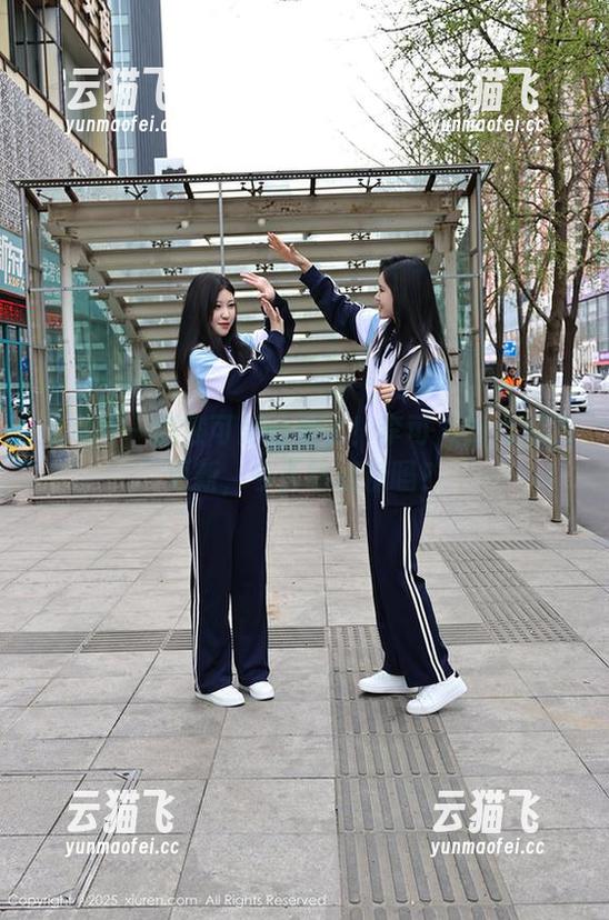 秀人网 - 别被可爱打晕了！李可儿新写真集更新，今天吃点糖吗？