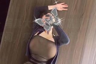 微密圈 – 写真大赏：紫色哒豚豚在天台的俏皮瞬间，来一波叫人绊倒的画面吧