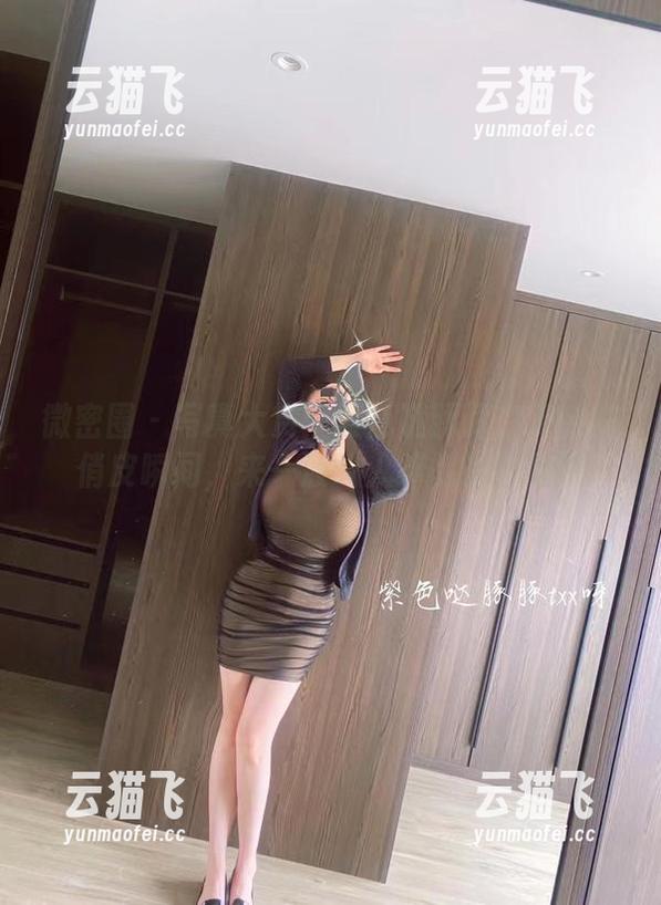 微密圈 - 写真大赏：紫色哒豚豚在天台的俏皮瞬间，来一波叫人绊倒的画面吧