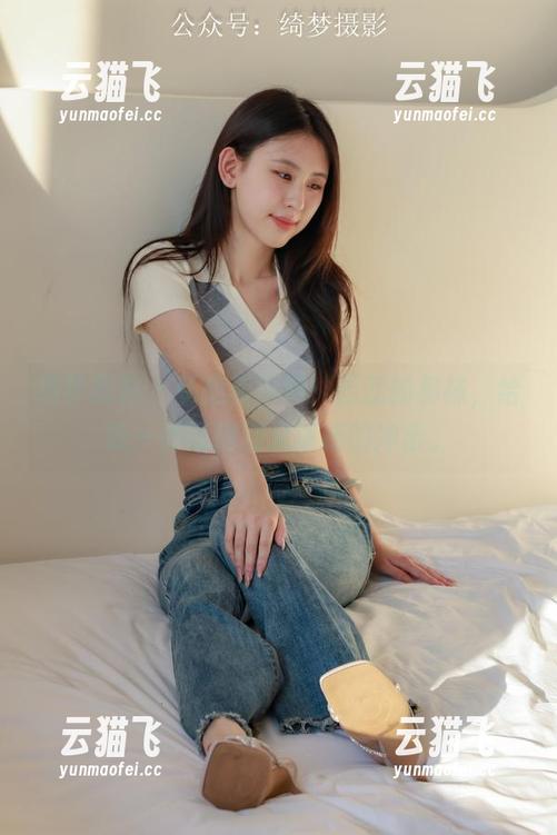 绮梦摄影 - 私拍新风潮：蕊蕊的棉袜，给我一种既糟糕又清新的冲击。