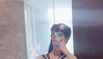 微密圈 – 脸红Dearie牛仔裤写真：别以为我只是在穿，图包还有些小套路哦