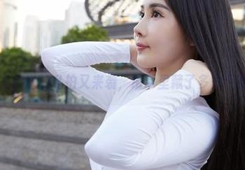 蜜桃社 – 伊琳的私拍又来袭，吊带里藏了多少个小心思？