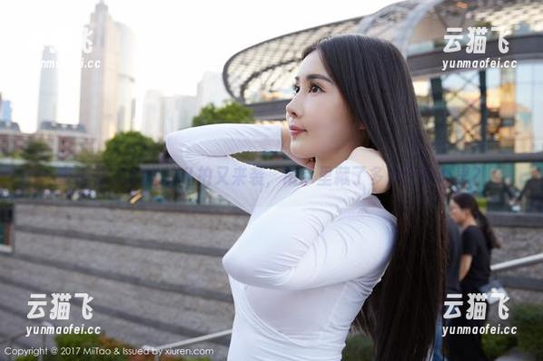 蜜桃社 - 伊琳的私拍又来袭，吊带里藏了多少个小心思？