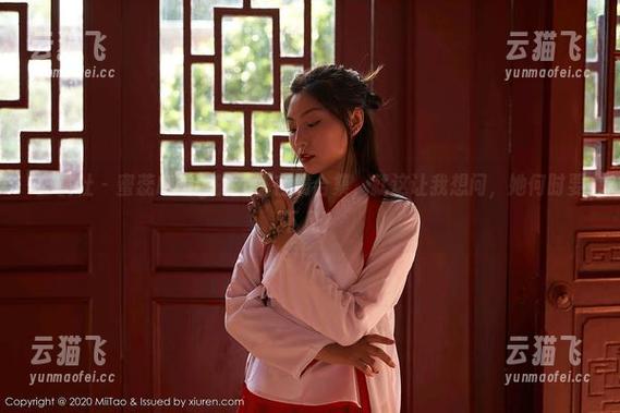 蜜桃社 - 蜜蕊Mary的女王在线合集，就这让我想问，她何时要下凡？