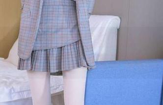 袜啵啵 – 一个甜甜圈的校服探险：花絮版图集见证了青春的荒谬与欢乐！