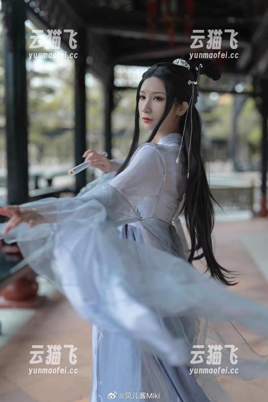 贝儿酱Miki来袭——红裙下的美图分享，听说穿上这裙子就能变身女神嘛。