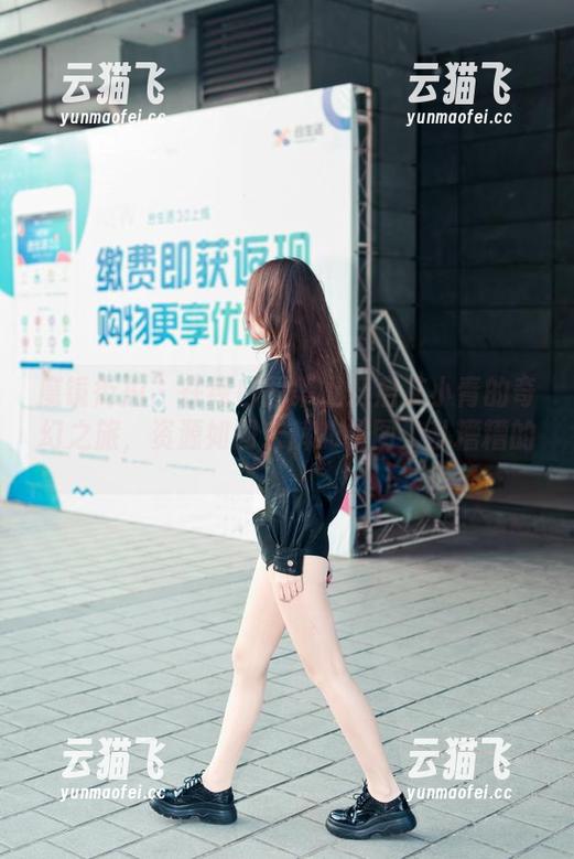 魔镜街拍-艾小青 魔镜街拍 - 在纯白图集上开启艾小青的奇幻之旅,资源如同未解的拼图,乱糟糟的。